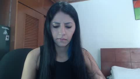 hilaril18 online show from 17, 1, 2025