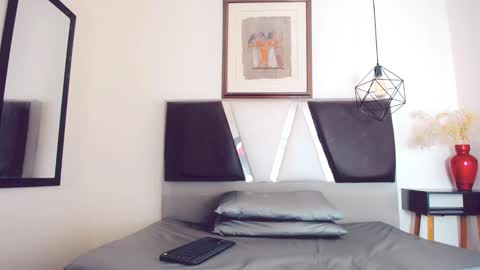 Hilary Avilan online show from 17, 1, 2025