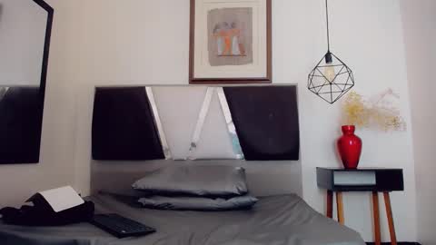 Hilary Avilan online show from 7, 2, 2025