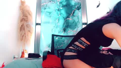 Hilary Avilan online show from 13, 9, 2025