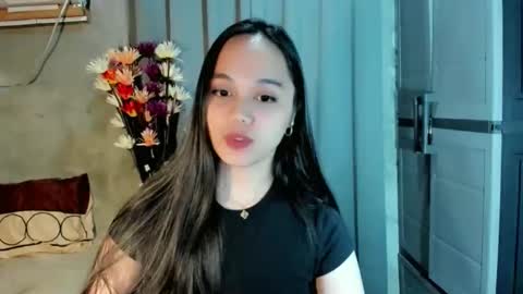 hilarymolly online show from 12, 3, 2026