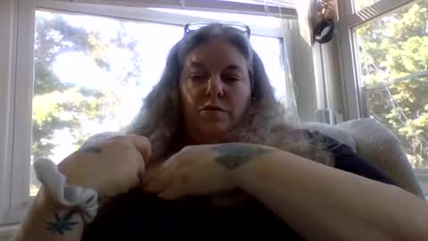 Snapshot of hippysnewhere chatting on 17, 6, 2026 hippysnewhere online show from 17, 6, 2026