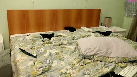 Holly online show from 5, 2, 2025