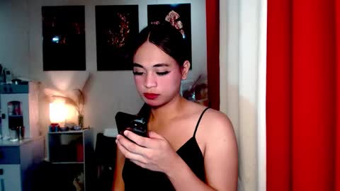 Snapshot of hoelymarie chatting on 3, 6, 2026 hoelymarie online show from 3, 6, 2026
