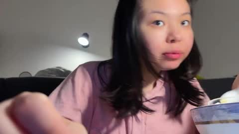 Snapshot of hola_sunflower chatting on 17, 4, 2026 amy online show from 17, 4, 2026