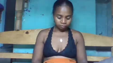 holla0211 online show from 5, 11, 2025