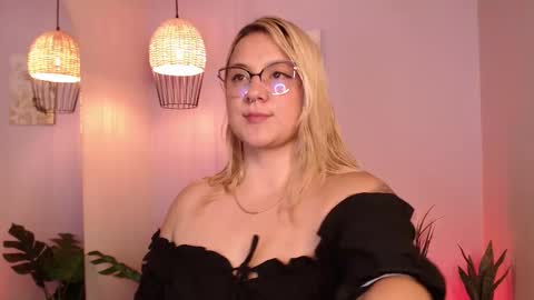 Hollie online show from 25, 10, 2025