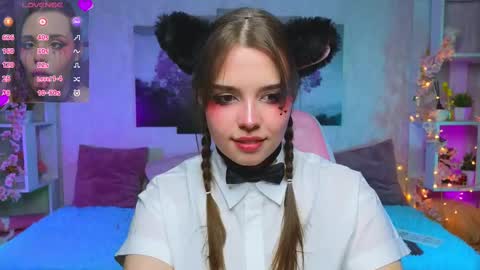 Lux online show from 5, 3, 2025