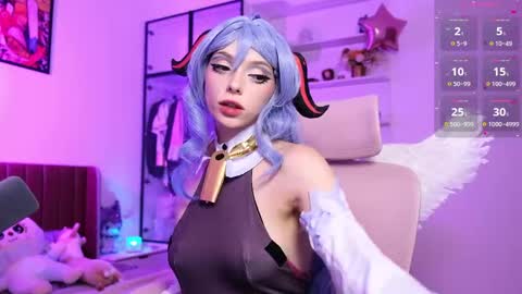 Snapshot of holliwould_ chatting on 7, 5, 2026 Holli online show from 7, 5, 2026