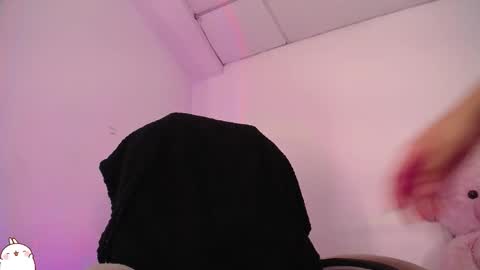 Snapshot of holly_16 chatting on 15, 10, 2025 holly_16 online show from 15, 10, 2025