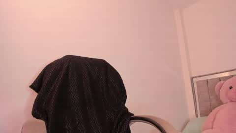 Snapshot of holly_16 chatting on 12, 5, 2026 holly_16 online show from 12, 5, 2026