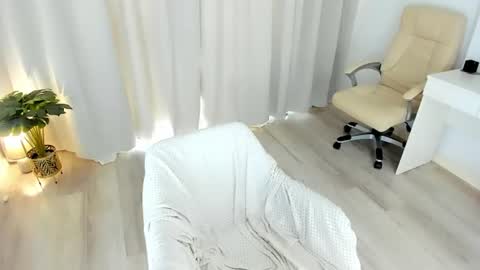 Snapshot of holly_amy chatting on 14, 7, 2026 Amy online show from 14, 7, 2026