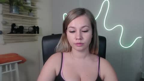 Holly online show from 6, 12, 2024