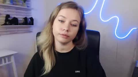 Holly online show from 30, 1, 2025