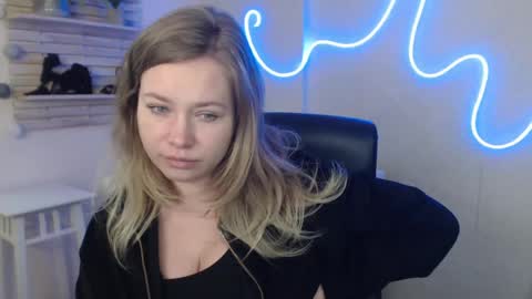 Holly online show from 5, 2, 2025