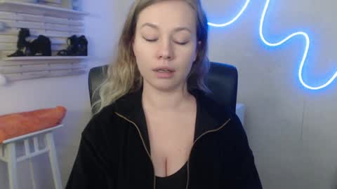 Holly online show from 7, 2, 2025