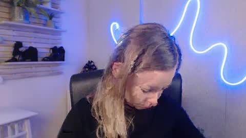 Holly online show from 10, 2, 2025