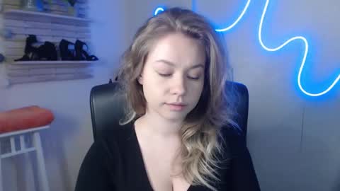 Holly online show from 18, 2, 2025