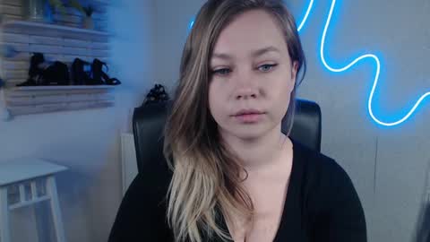 Holly online show from 24, 2, 2025