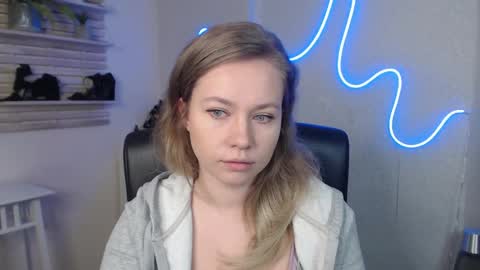 Holly online show from 6, 3, 2025