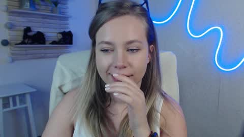 Holly online show from 12, 3, 2025