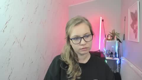 Holly online show from 7, 10, 2025