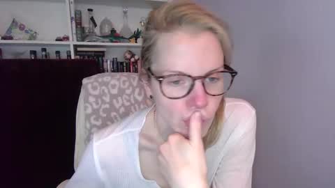 holly_bourbon online show from 3, 3, 2026