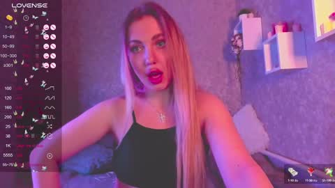 holly_molly8 online show from 13, 1, 2025