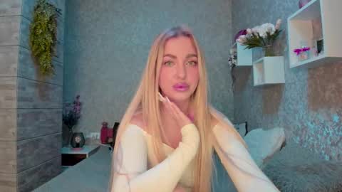 holly_molly8 online show from 25, 10, 2025