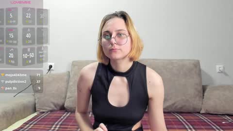 Snapshot of holly_pollyy chatting on 15, 1, 2025 Polly online show from 15, 1, 2025