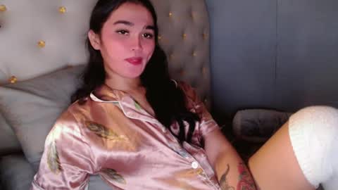 Snapshot of holly_sunshine69 chatting on 4, 8, 2026 Apple online show from 4, 8, 2026