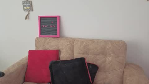 Holly online show from 7, 11, 2025