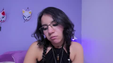 Snapshot of hollypeach_ chatting on 16, 11, 2025 hollypeach_ online show from 16, 11, 2025