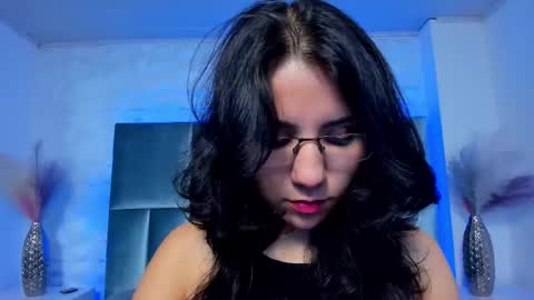 Snapshot of hollypeach_ chatting on 24, 11, 2025 hollypeach_ online show from 24, 11, 2025