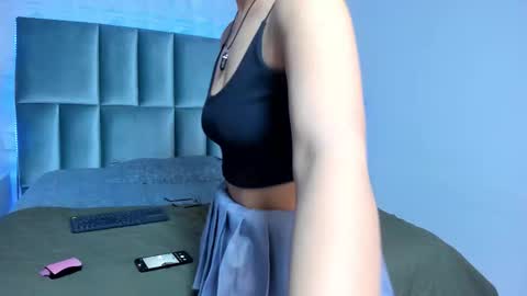 Snapshot of hollypeach_ chatting on 27, 11, 2025 hollypeach_ online show from 27, 11, 2025