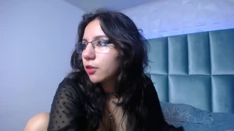 Snapshot of hollypeach_ chatting on 1, 12, 2025 hollypeach_ online show from 1, 12, 2025