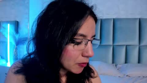 Snapshot of hollypeach_ chatting on 12, 2, 2026 hollypeach_ online show from 12, 2, 2026