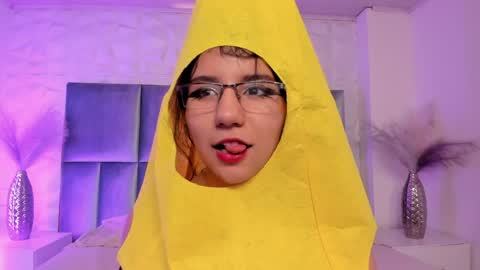 hollypeach_ online show from 6, 4, 2026