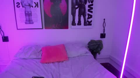 hollypeach_ online show from 31, 5, 2026