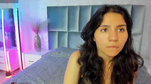 hollypeach_ online show from 6, 7, 2026