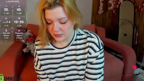 Snapshot of hollyray_ chatting on 12, 4, 2026 Holly online show from 12, 4, 2026