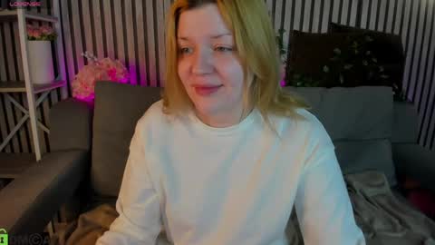 Snapshot of hollyray_ chatting on 13, 4, 2026 Holly online show from 13, 4, 2026
