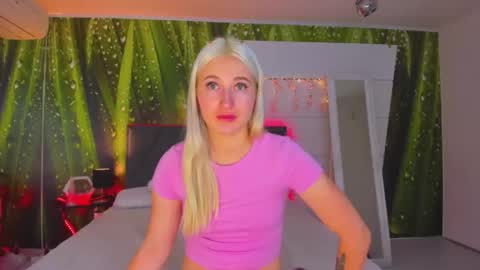 HollyTaillor online show from 13, 10, 2025