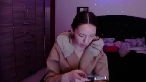 holy_julii online show from 15, 6, 2026