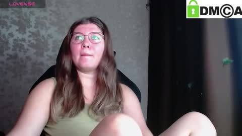 Welcome guys  Pleasure to see you all here  My name is MichaelaTip menu is active Private is open  online show from 13, 10, 2025