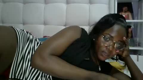 Snapshot of honevey chatting on 8, 4, 2026 Honevey online show from 8, 4, 2026