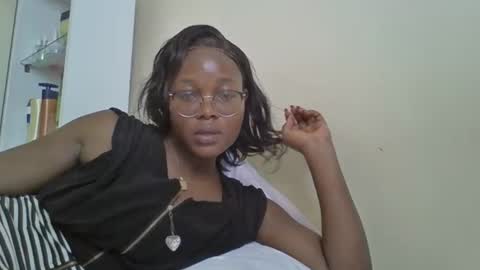 Snapshot of honevey chatting on 11, 4, 2026 Honevey online show from 11, 4, 2026