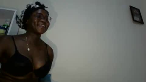 Snapshot of honevey chatting on 13, 4, 2026 Honevey online show from 13, 4, 2026