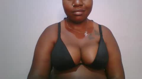 Snapshot of honey_beb chatting on 28, 9, 2025 honey_beb online show from 28, 9, 2025
