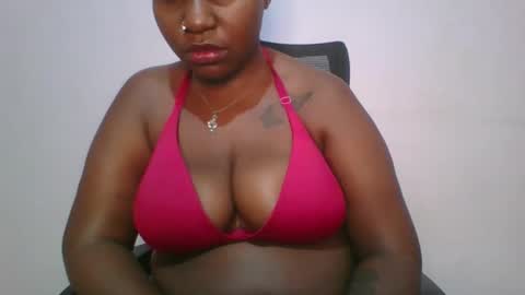 Snapshot of honey_beb chatting on 8, 10, 2025 honey_beb online show from 8, 10, 2025